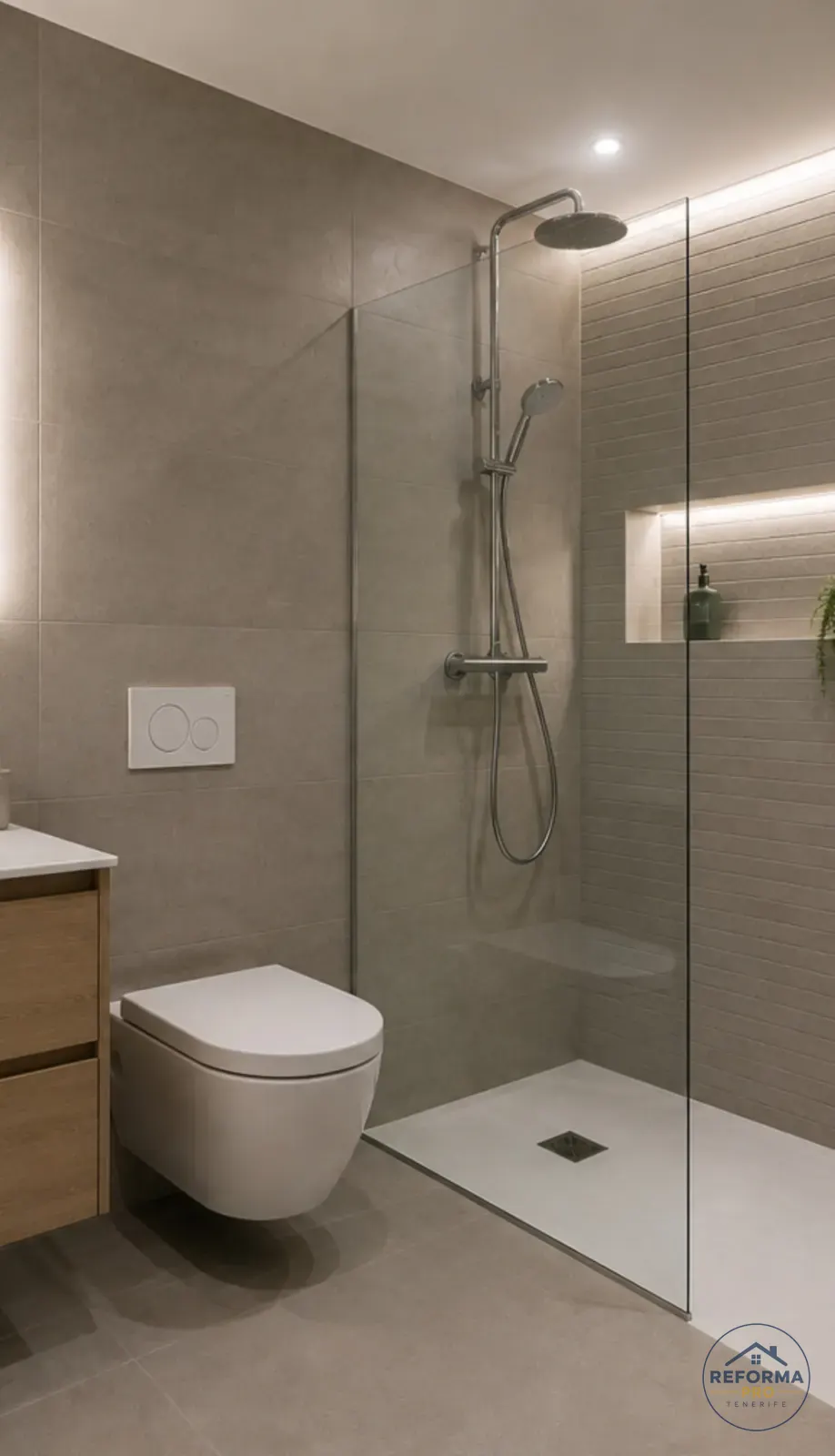 Doccia italiana con nicchia LED rivestita in gres Doccia italiana con nicchia LED rivestita in gres