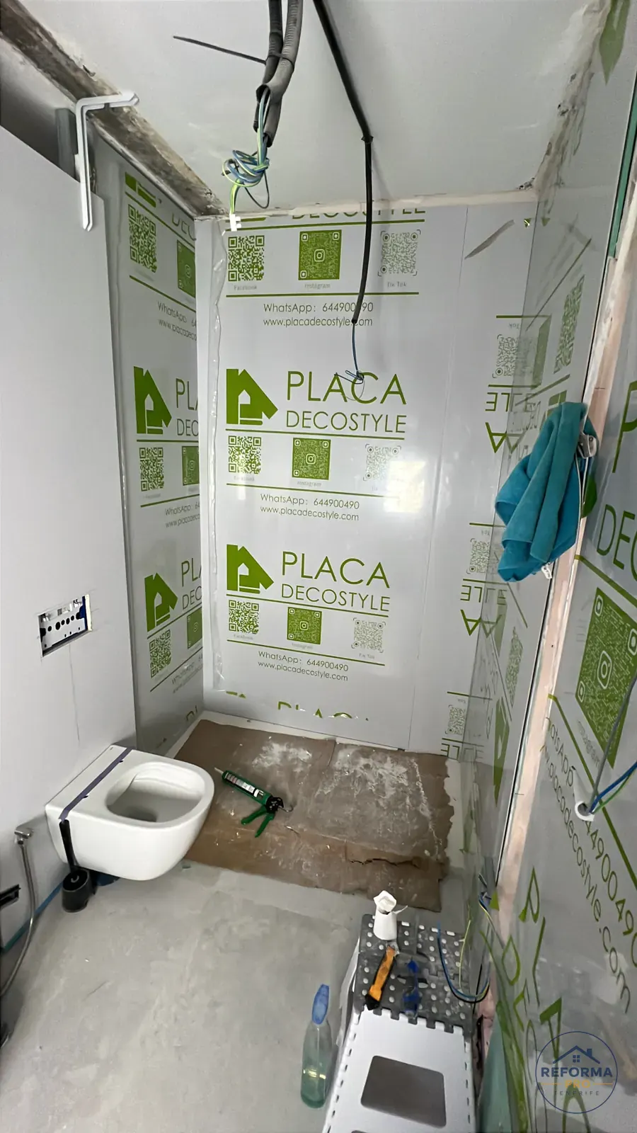 Instalaciones y sanitarios durante la reforma del baño Instalaciones y sanitarios durante la reforma del baño