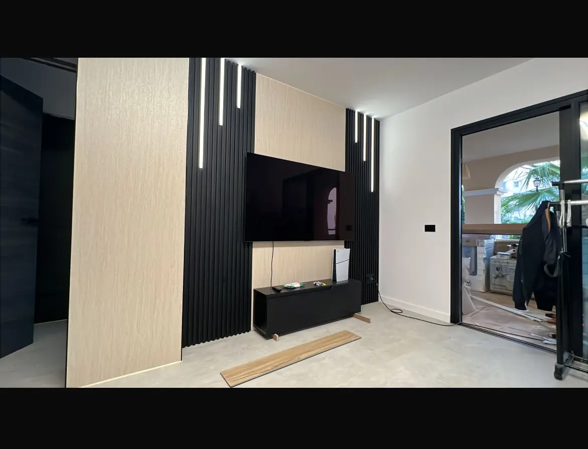 Soggiorno parete TV design